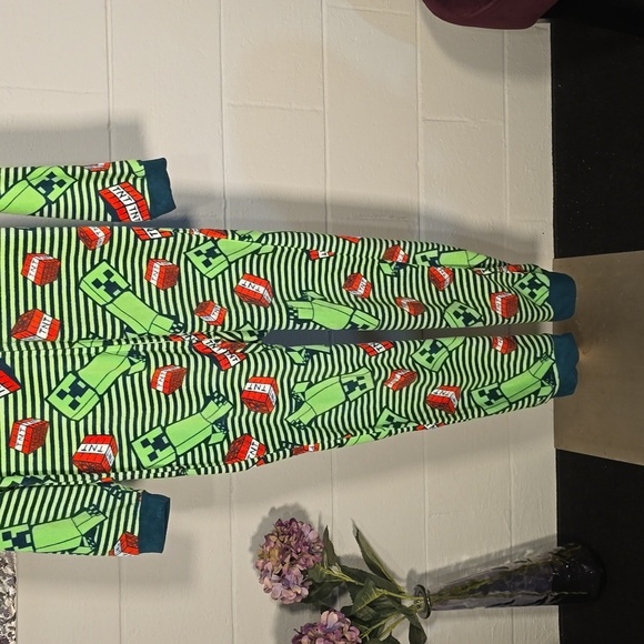 Minecraft fleece onesie - Picture 3 of 6